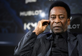 Pele 'doing well' after treatment for urinary infection in Paris hospital