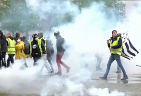   Protesters, police clash in Nantes on 21st round of 'yellow vest' demos-  NO COMMENT    