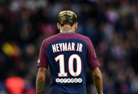 Neymar punches fan after PSG's Coupe de France defeat