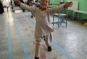  Afghan boy dances with delight after getting new prosthetic leg-  VIDEO  