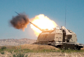 Azerbaijani army artillerymen conduct combat firing of Msta-S howitzers - VIDEO