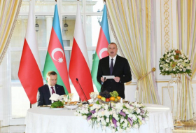 President Ilham Aliyev hosts official reception in honor of Polish President Andrzej Duda 