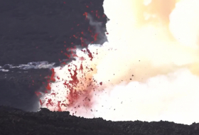   Italy: Mount Etna spews ash and lava into air as eruption continues-  NO COMMENT    