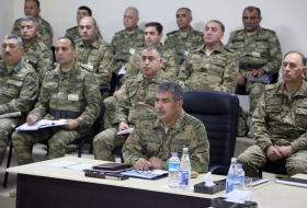 Azerbaijani Defense Minister holds meeting on training -   VIDEO  