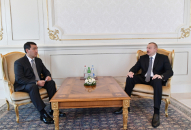  Azerbaijani president receives credentials of incoming Kazakh ambassador 