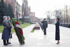  First VP Mehriban Aliyeva visits tomb of unknown soldier in Moscow 