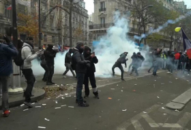   France brought to a near-standstill as enormous strike gets underway-   NO COMMENT    