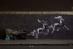  Banksy, bananas and banners as art takes centre stage-   NO COMMENT videos of the week  