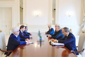  Ilham Aliyev receives Russian economic minister 
