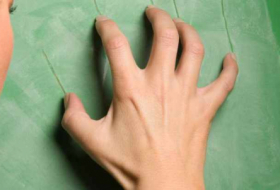   Fingernails on a chalkboard: Why this sound gives you   shivers    