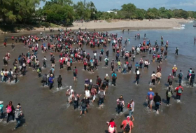  Scuffles as migrants try to cross into southern Mexico -   NO COMMENT 