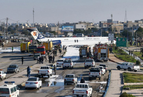  Plane overshoots runway, skids into street in Iran -   NO COMMENT 