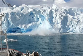  Dramatic glacier collapse in Antarctica as tower block-sized ice mass smashes into sea -  NO COMMENT  