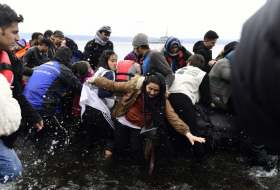  Migrants arrive in Lesbos after Turkey says it can't stop them leaving -  NO COMMENT  