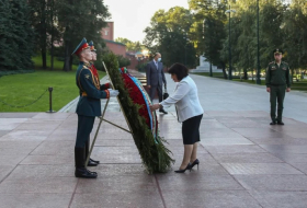  Sahiba Gafarova visits tomb of unknown soldier in Moscow -  PHOTOS    