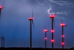  Can wind turbines withstand the world’s worst storms -   iWONDER    
