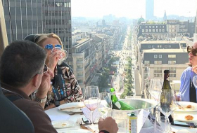   Feel the world at your feet at Belgium's 'Dinner in the Sky' -   NO COMMENT    