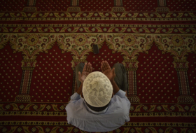   How long will Muslims around the world fast during Ramadan? -   iWONDER    