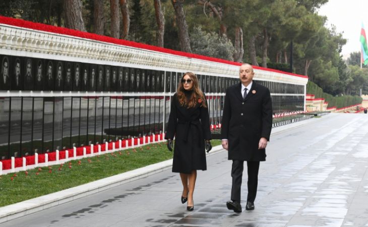  President Ilham Aliyev visits Alley of Martyrs on 32nd anniversary of 20 January tragedy - <span style="color: #ff0000;">PHOTOS</span>