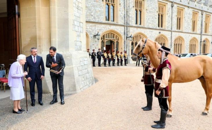   Karabakh horse gifted by President Ilham Aliyev to Queen Elizabeth II presented at Windsor Castle –  <span style="color: #ff0000;"> VIDEO </span>   