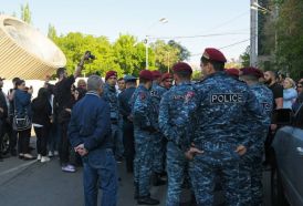 Armenian police detain protesters blocking Yerevan’s streets
 