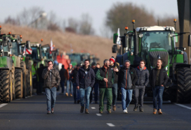 Angry French farmers block highways, step up pressure on the government