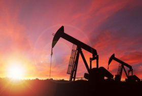 Azerbaijani oil price drops in world markets 