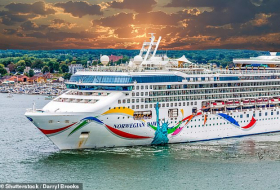 Mauritius blocks Norwegian cruise ship over cholera fears