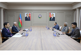 Azerbaijani PM meets with Nobel peace laureate Muhammad Yunus