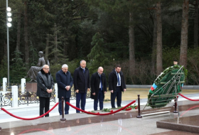   Georgian MPs visit tomb of Great Leader Heydar Aliyev and Alley of Martyrs   