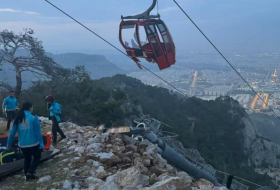 One killed and 184 stranded midair after cable car collapses in Turkey