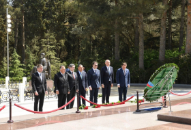 Georgian MPs pay tribute to tomb of Great Leader Heydar Aliyev, Alley of Martyrs
