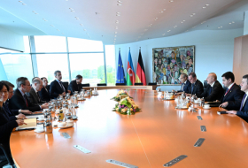  President Ilham Aliyev holds expanded meeting with German Chancellor Olaf Scholz in Berlin  