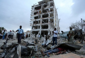 12 Are Killed in Bombing Outside Hotel in Somalia