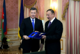 Presidents of Ukraine and Azerbaijan exchange state awards
