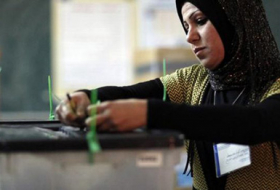 Iraqis vote on Wednesday as violence grips country