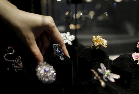 Luxury jewellery boutique robbed in Paris - VIDEO