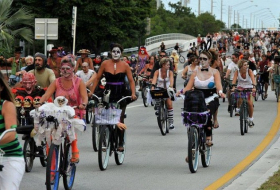 USA: Zombie Bike Ride - No Comment | VIDEO
