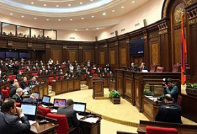 Armenian parliamentary meeting held amid protests