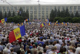 Large rally raises pressure on Moldovan government over banking scandal- VIDEO