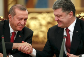 Erdogan falls asleep during press-conference with Poroshenko - NO COMMENT  