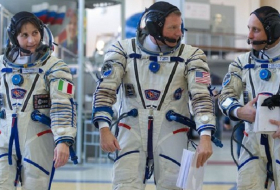 Record-breaking Russian cosmonaut returns to Earth - VIDEO