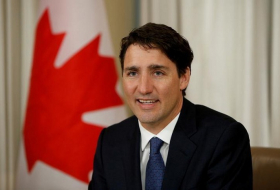 Canada`s Trudeau welcomes refugees; U.S.-bound passengers turned away