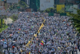 Clashes as Venezuela opposition turns up heat on govt