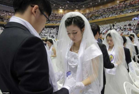 Unification church couples over the moon at mass wedding - NO COMMENT