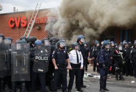 Baltimore police, protesters clash; 15 officers hurt - V?DEO