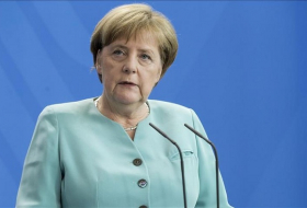 Merkel calls for historical commission into 1915 events