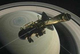 Cassini: Saturn probe turns towards its death plunge