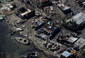 Hurricane Matthew toll in Haiti at 1,000, buries dead in mass graves
