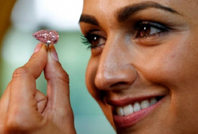Diamond weighing 404 carats is one of the largest ever found